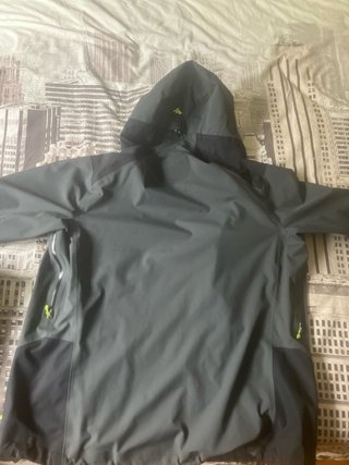 Chaqueta impermeable tipo goretex 3 capas