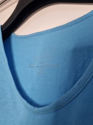 Camiseta azul clara de verano