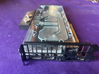 ASUS RTX 2080 con bloque refrigeración líquida