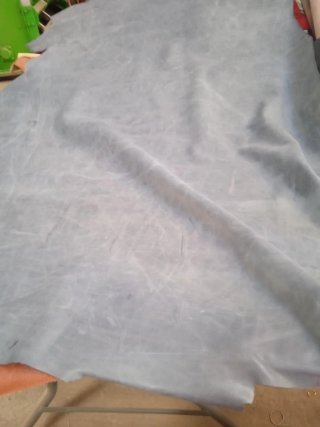 Pieza de Piel Azul Celeste Genuina. 28€.