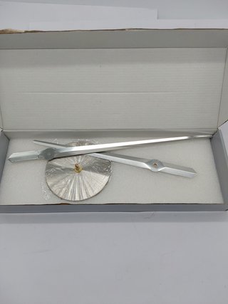 Lafocuse Agujas 3D Reloj de Pared Grande 60cm, DIY Silencioso Mecanico Reloj sin Marco, Solo Agujas Metal Plateado Moderno, Deco