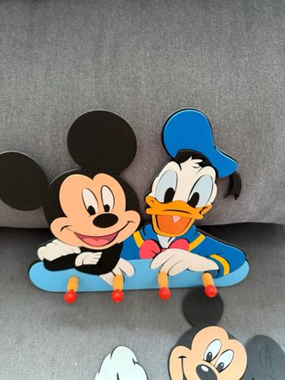 Percha infantil y adornos Mickey, Donald y Pluto