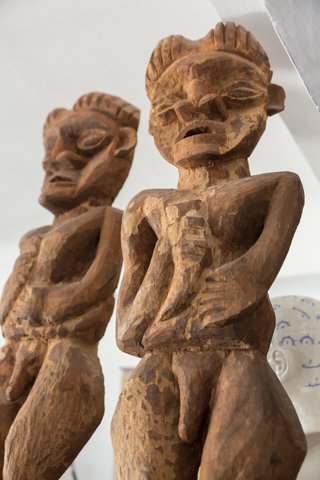 Pareja de antiguos soportes estructurales Bamun.