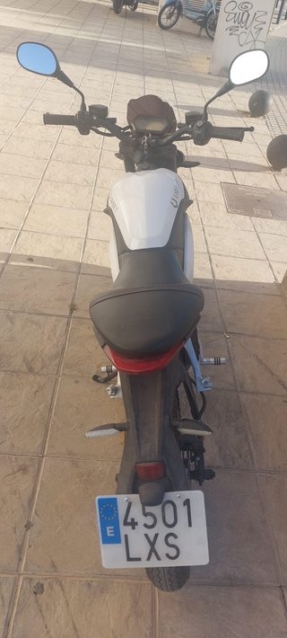 Moto Eléctrica Urbet Gadiro E-125 Negra/blanca