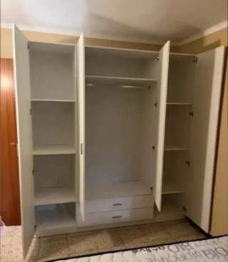 Armadi moderni in legno