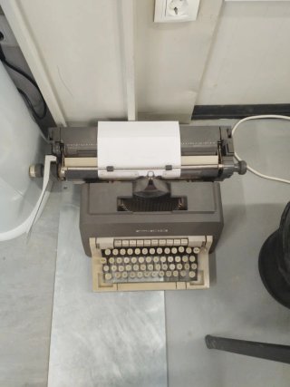 Máquina de escribir Olivetti Linea 98
