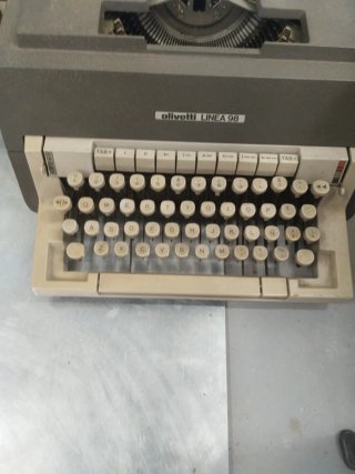 Máquina de escribir Olivetti Linea 98