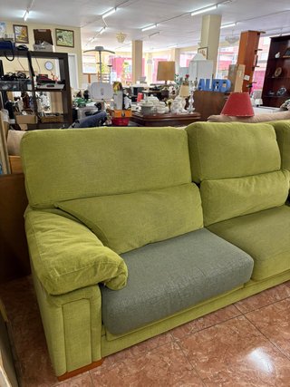 Sofá chaiselongue con asientos deslizantes
