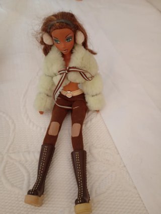 Muñeca con ropa de invierno