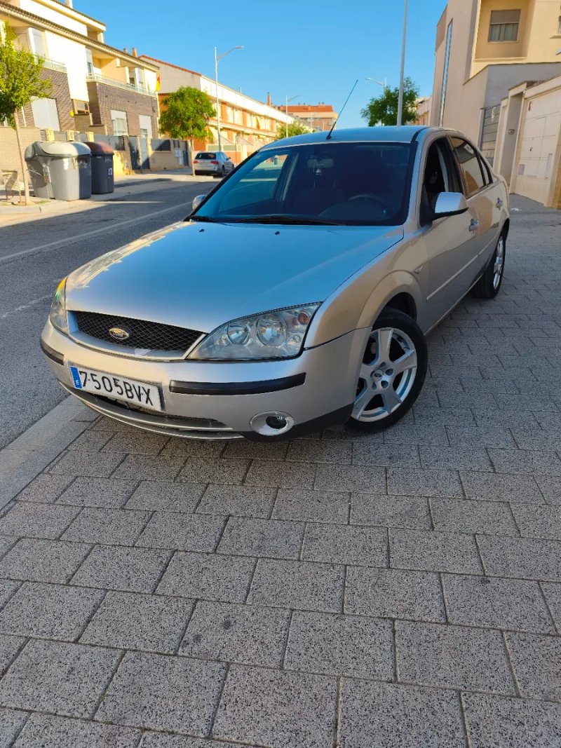 Ford Mondeo 2002 - foto 1