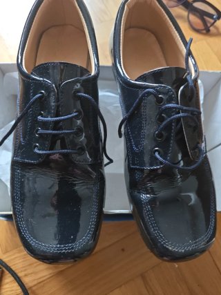 Zapatos de comunión charol azul marino oscuro