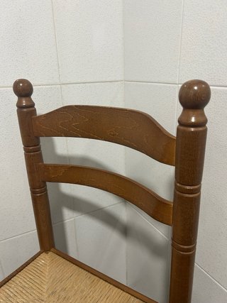 Cuatro Sillas de cocina rústicas madera y ratán