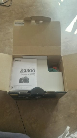 Caja Nikon D3300 AF-P 18-55 VR Kit