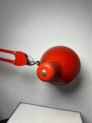 Lámpara de mesa articulada industrial roja LUPELA