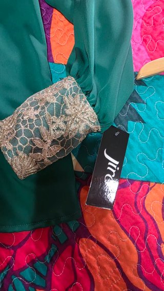 Blusa verde con detalles dorados talla única