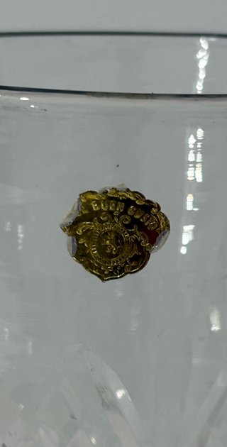 Jarra de cristal antigua, motivos geométricos