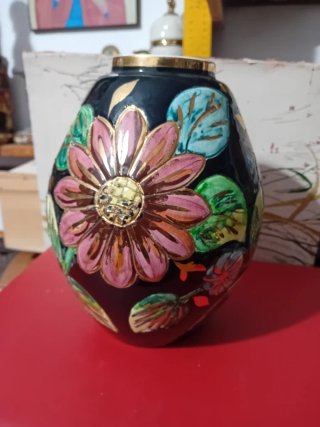 Jarrón de cerámica decorado
