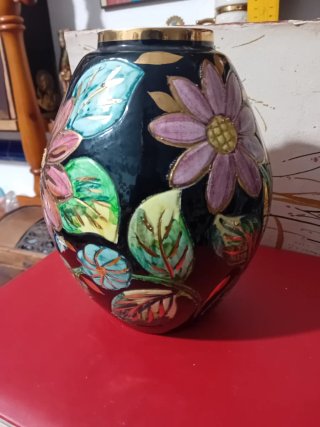 Jarrón de cerámica decorado