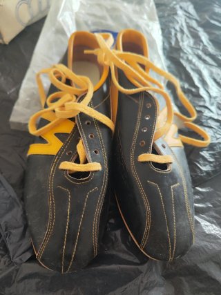 Botas fútbol antiguas Matollo años 80