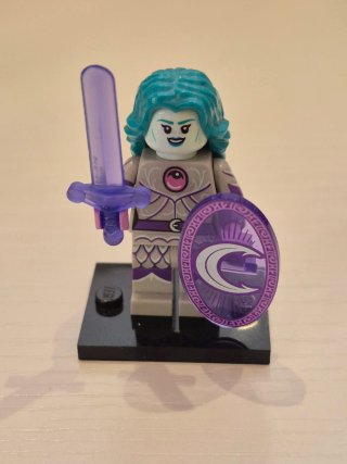 Lego Figura Guerrero/a con Espada y Escudo