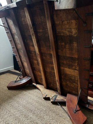 Mesa baja madera Tailandia con detalles metálicos