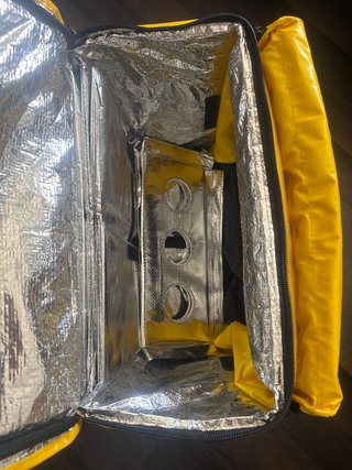 Mochila Glovo repartidor sin usar