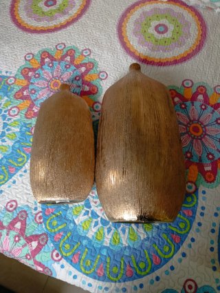 Jarrones dorados decorativos
