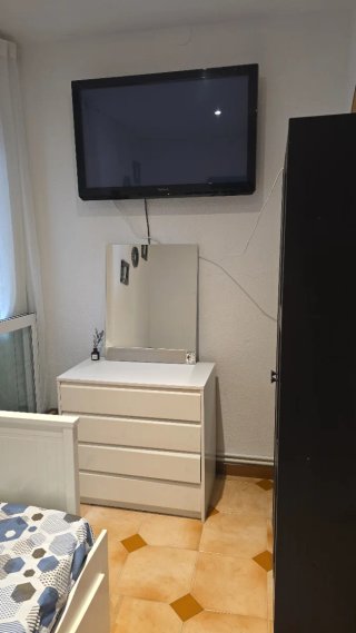 Se alquila habitacion