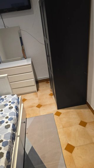 Se alquila habitacion