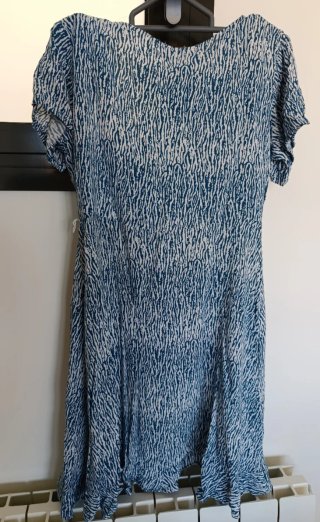 Vestido cruzado azul y blanco