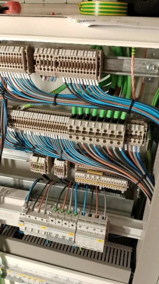 Ofrezco mis servicios en reformas y mantenimiento