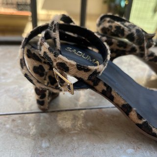 Sandalias de tiras, estampado de leopardo (cuero)