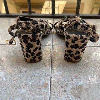 Sandalias de tiras, estampado de leopardo (cuero)