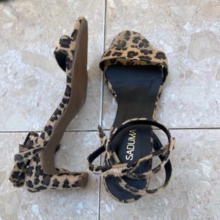 Sandalias de tiras, estampado de leopardo (cuero)