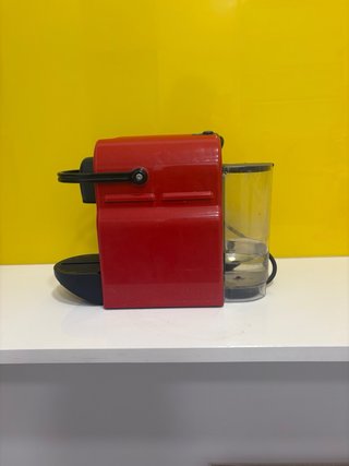 Cafetera Nespresso Roja