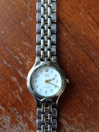 Reloj Citizen Mujer Dorado y Plateado