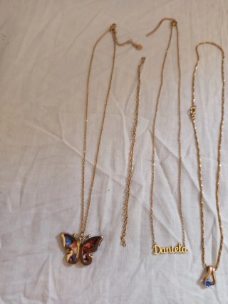 Set di collane e bracciali dorati