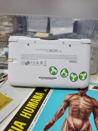 Nintendo 3DS XL Edición Especial Yoshi
