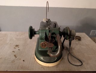 Máquina de coser triple arrastre