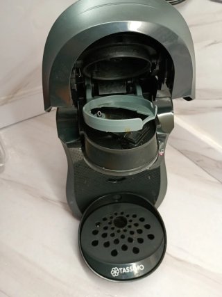 Cafetera Bosch Tassimo, negra le falta el depósito