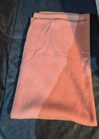 Manta ligera rosa