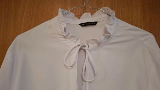 Blusa MO Woman branca com folhos e laço