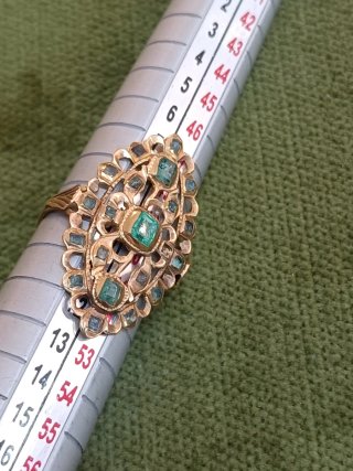 Anillo Isabelino Oro 18k Esmeraldas