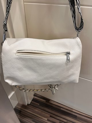Bolso bandolera blanco con cadena