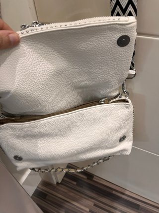 Bolso bandolera blanco con cadena