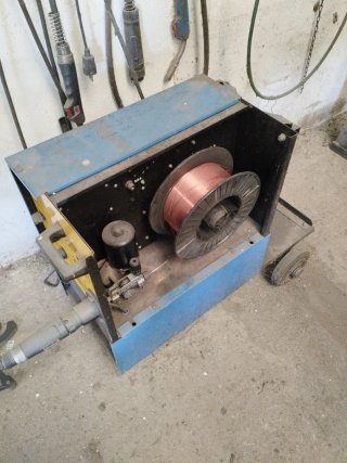 Soldadora de hilo Safmig 215 C