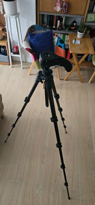Trípode Manfrotto para cámara y vídeo