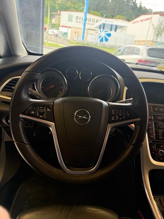 Opel Astra 2012