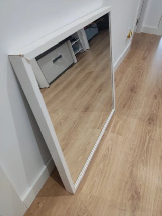 Espejo de pared blanco