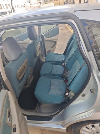 Nissan Almera 2001